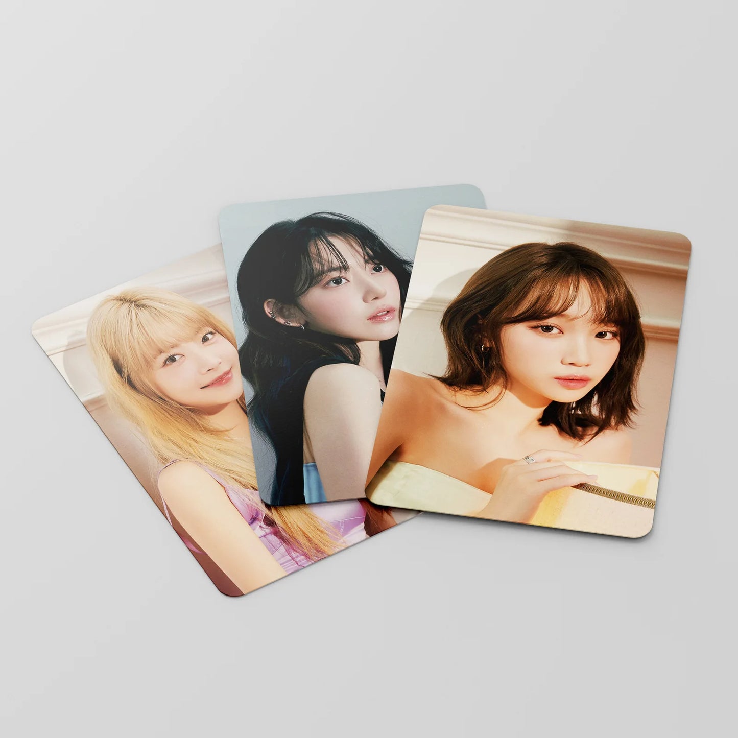 LE SSERAFIM 'Season's Greetings 2024' LOMO CARDS